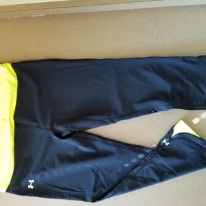 Med Under Armour crop heat gear